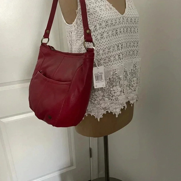 The Sak Iris leather hobo shoulder bag in Crimson - Picture 3 of 7
